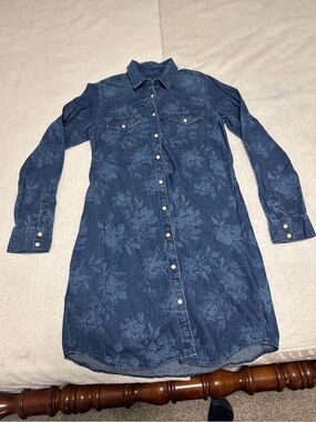 Women’s Gap 1969 Western Shirt Dress with Pearl Snap Front And Pockets Small